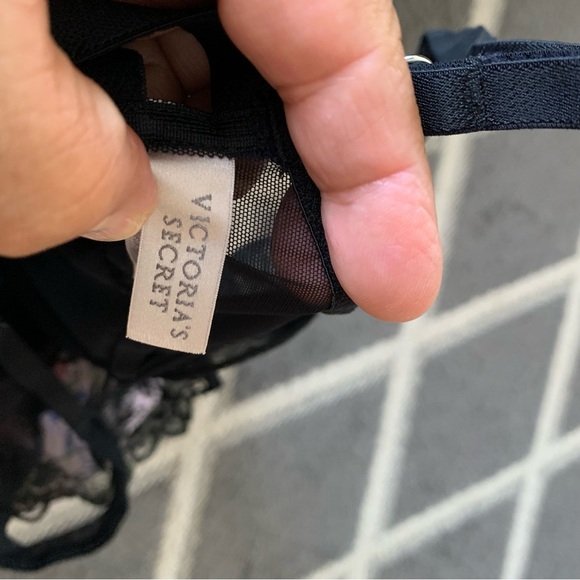 Victoria’s Secret Black Lingerie Size 34B - Picture 5 of 6